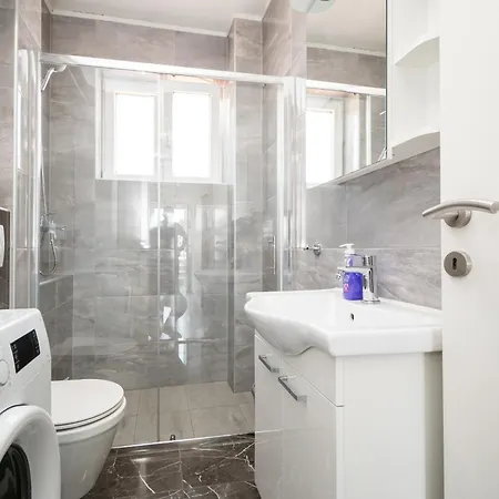 شقة Family Friendly With A Swimming Pool - 22530 *
