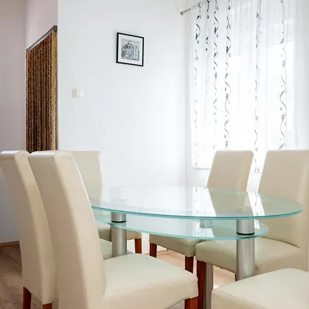דירה Family Friendly With A Swimming Pool - 22530 זאדאר