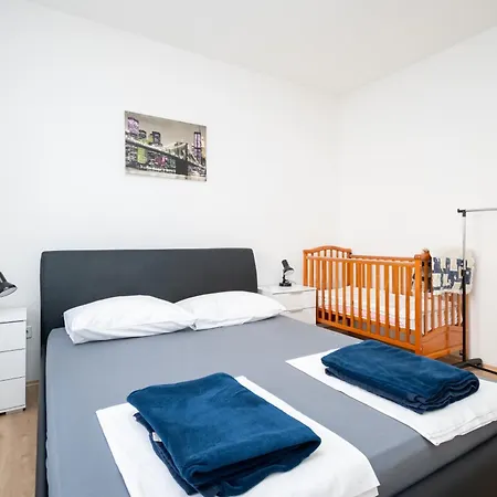 아파트 Family Friendly With A Swimming Pool - 22530 자다르