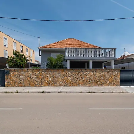 Apartment Family Friendly With A Swimming Pool - 22530