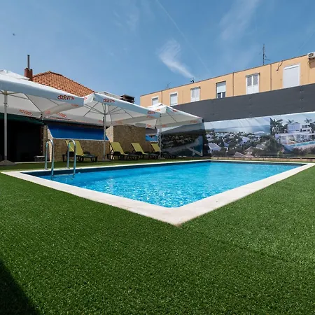 아파트 Family Friendly With A Swimming Pool - 22530 자다르