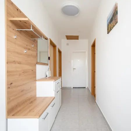 Family Friendly With A Swimming Pool - 22530 Zadar