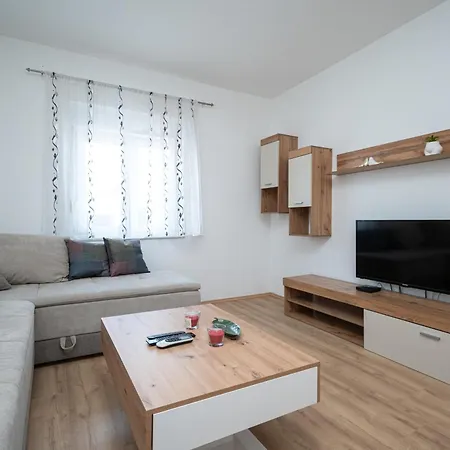 Apartment Family Friendly With A Swimming Pool - 22530 Zadar