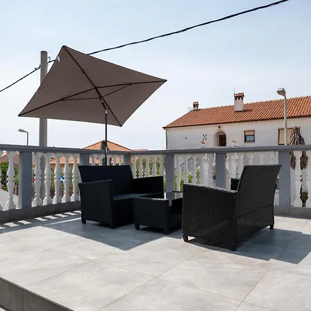 Family Friendly With A Swimming Pool - 22530 Apartment