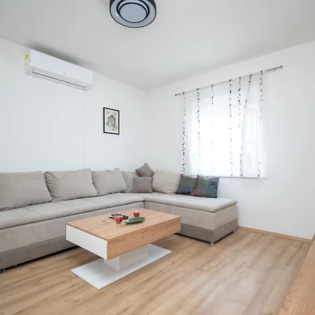 Family Friendly With A Swimming Pool - 22530 아파트 *