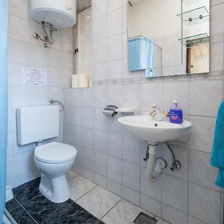 아파트 Family Friendly With A Swimming Pool - 22530 *