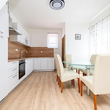 Apartment Family Friendly With A Swimming Pool - 22530 Zadar